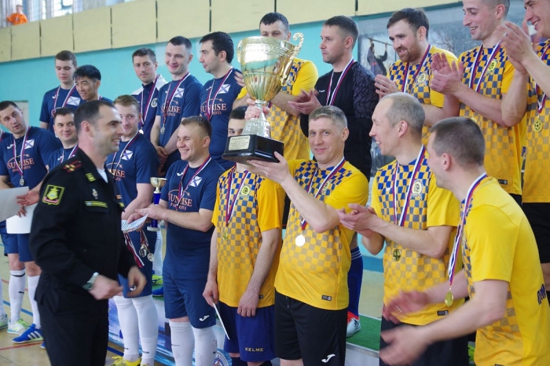 Военнослужащие штаба Тихоокеанского флота стали победителями в чемпионате по мини-футболу в память о старшем лейтенанте Олеге Еселеве