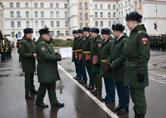 Военнослужащие военной полиции поздравили Семеновский полк с юбилеем