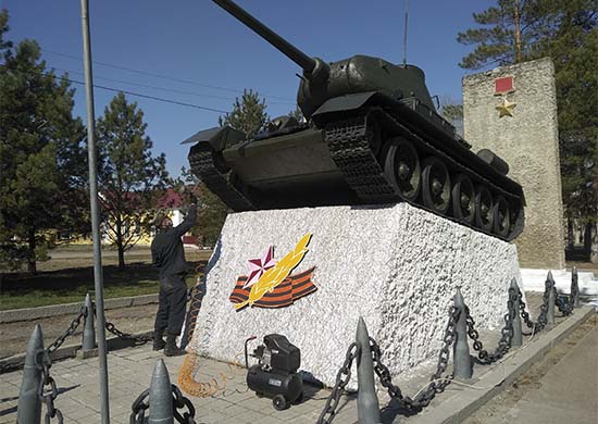 Военнослужащие ВВО в Забайкалье проводят благоустройство памятников воинам Великой Отечественной войны