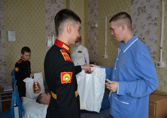 Воспитанники ЕкСВУ провели концерт для военнослужащих в военном госпитале Екатеринбурге