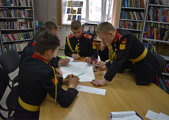 Воспитанники Уссурийского суворовского военного училища приняли участие в квест-игре «Путь-дорожка фронтовая»