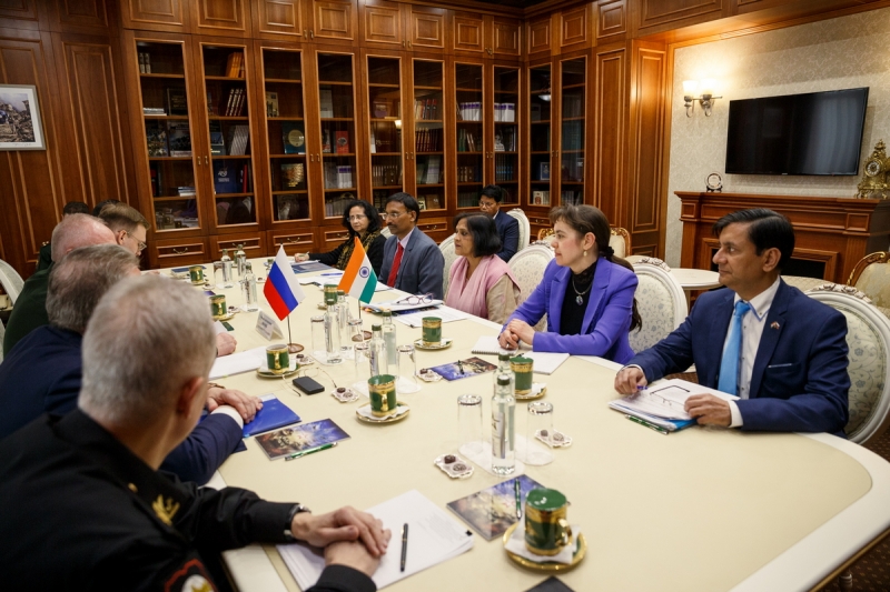 Замминистра обороны РФ генерал-полковник Александр Фомин провел встречу со специальным секретарем Минобороны Индии Ниведитой Шукла Вермой