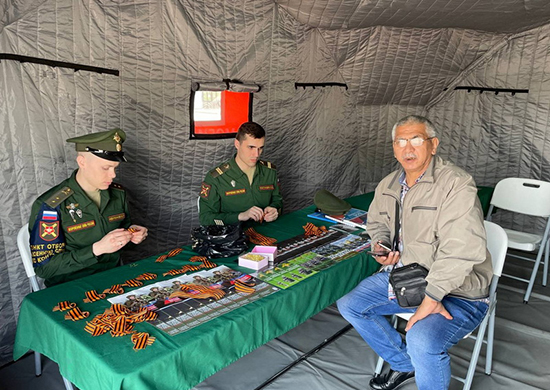 Акция «Военная служба по контракту- твой выбор!» стартовала в Екатеринбурге накануне Дня Победы