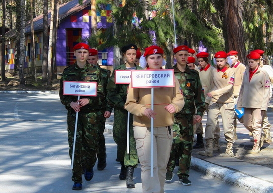 Более 100 воспитанников военно-патриотических клубов Новосибирской области стали участниками смены «Я — юнармеец»