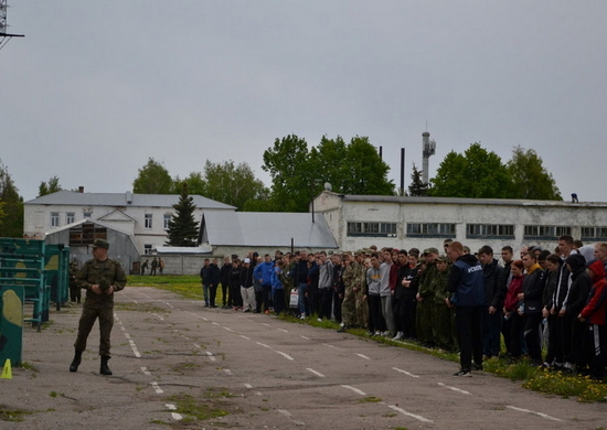 Более 20 команд допризывной молодежи Ульяновской области приняли участие в военно-спортивной игре «Орленок»