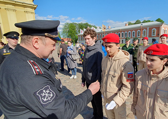 Более 300 петербургских школьников пополнило Юнармию в День пионерии