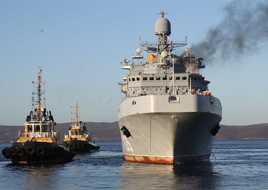 Большой десантный корабль «Иван Грен» вышел в море для отработки плановых задач