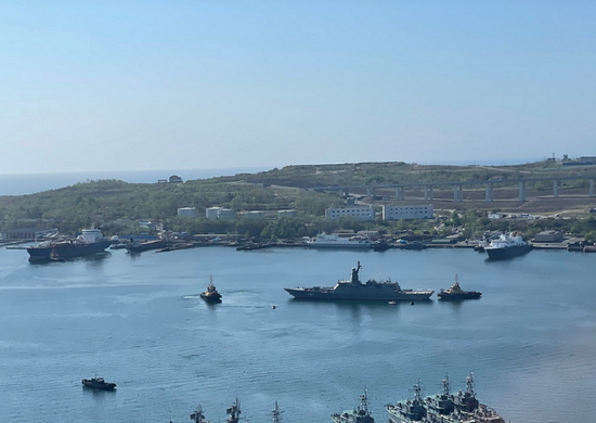 Экипажи Ка-27 морской авиации Тихоокеанского флота выполнили взлёты и посадки на палубу корвета «Резкий» в заливе Петра Великого