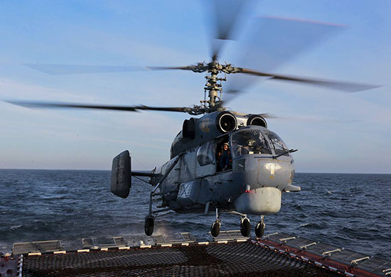 Экипажи корабельных вертолетов морской авиации Балтийского флота отработали посадки на палубу корвета