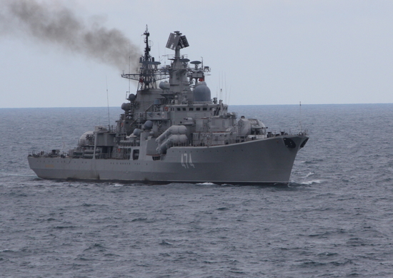 Эскадренный миноносец «Адмирал Ушаков» СФ успешно поразил береговые цели