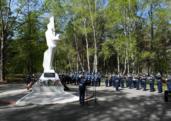 Курсанты и военнослужащие Челябинского филиала ВУНЦ ВВС «ВВА» приняли участие в мероприятиях, посвященных празднованию Дня Победы