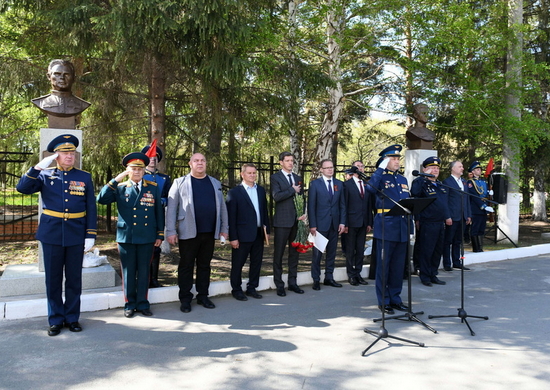 Курсанты и военнослужащие Челябинского филиала ВУНЦ ВВС «ВВА» приняли участие в мероприятиях, посвященных празднованию Дня Победы