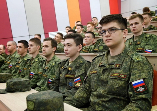Курсанты военного учебного центра Уральского федерального университета приняли участие в семинаре, посвященном битве на Курской дуге