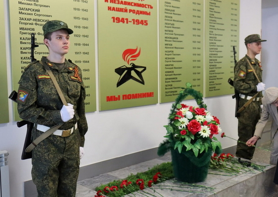 Курсанты военного учебного центра УрФУ приняли участие в торжественных мероприятиях, посвященных Дню Победы