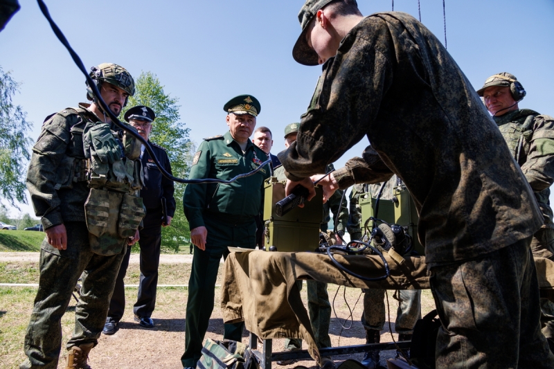 Министр обороны РФ проверил организацию боевой подготовки военнослужащих по контракту на полигонах ЗВО