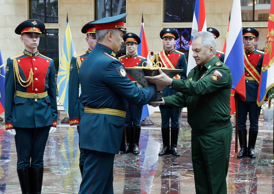 Министр обороны России вручил Центральному спортивному клубу Армии полковую чашу