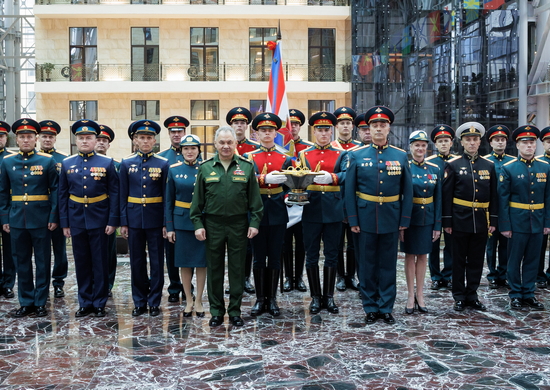 Министр обороны России вручил Центральному спортивному клубу Армии полковую чашу