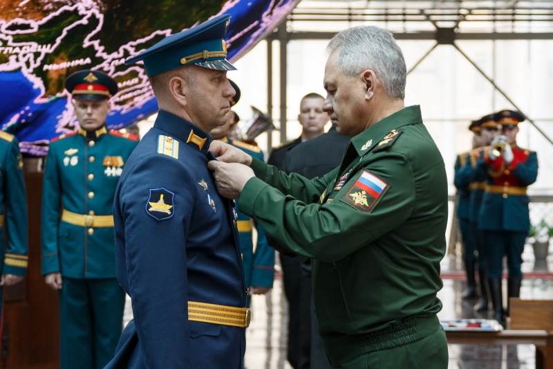 Министр обороны России вручил государственные награды участникам специальной военной операции