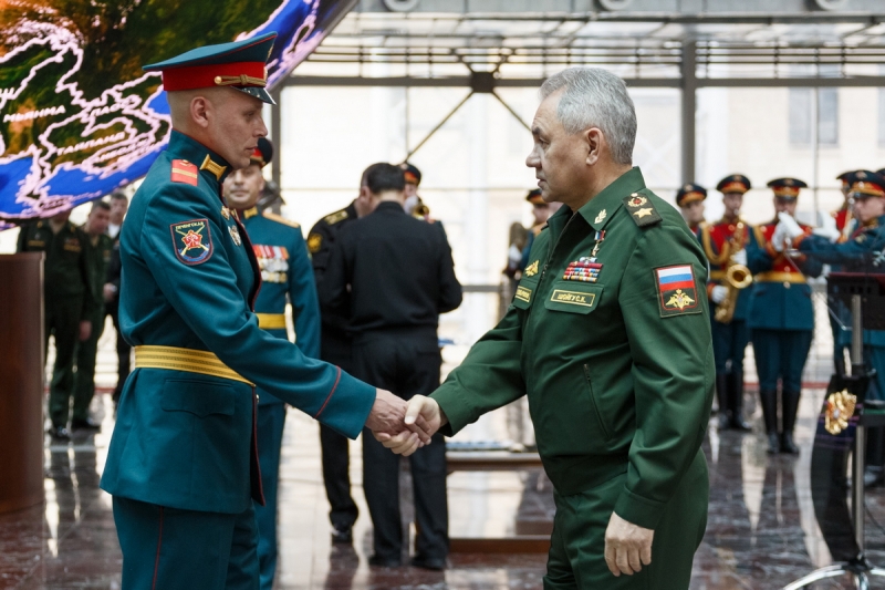 Министр обороны России вручил государственные награды участникам специальной военной операции