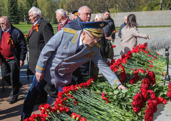 Офицеры и курсанты Военно-космической академии почтили память советских воинов, павших в годы Великой Отечественной войны