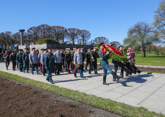 Офицеры и курсанты Военно-космической академии почтили память советских воинов, павших в годы Великой Отечественной войны