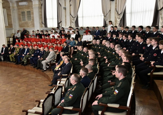 Патриотическая акция «Служить России», посвящённая весеннему призыву в Вооруженные Силы РФ, прошла в Новосибирске