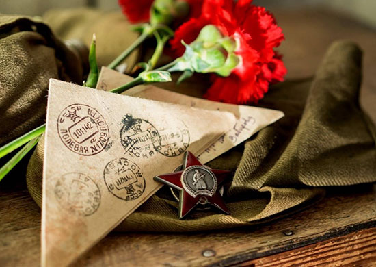 Представители командования ЮВО поздравили ветерана Великой Отечественной войны Луизу Передистову с Днём Победы