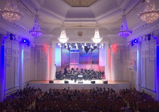 Сводный военный оркестр войск Екатеринбургского гарнизона провел концерт, приуроченный к празднованию Дня Победы, в филармонии