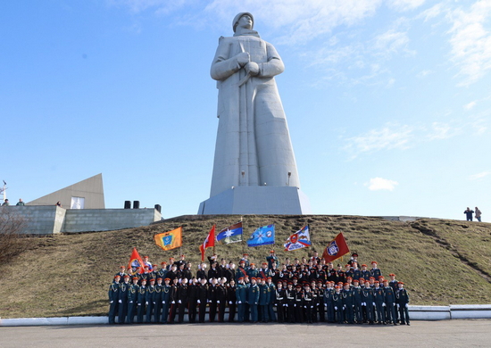 Участники всероссийского военно-патриотического слета кадетов посетили Северный флот