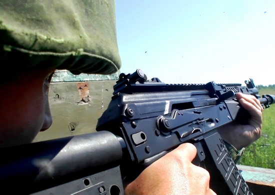 В Амурской области военнослужащие ВВО выполнили контрольные стрельбы из штатного оружия
