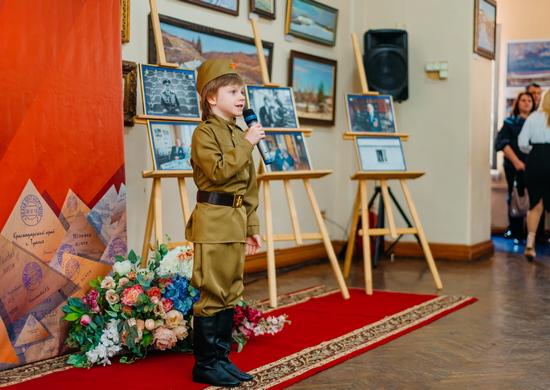 В Центральном офицерском клубе ВКС открылась персональная выставка фотографа Ольги Шацкой «Лица Победы»