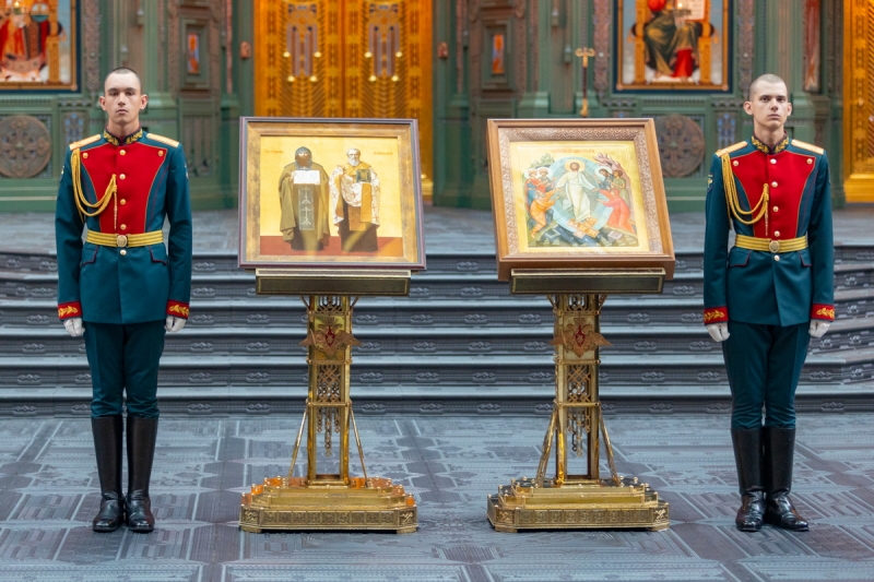 В Главном храме ВС РФ провели чин освящения иконы и штандарта начальника Главного управления кадров
