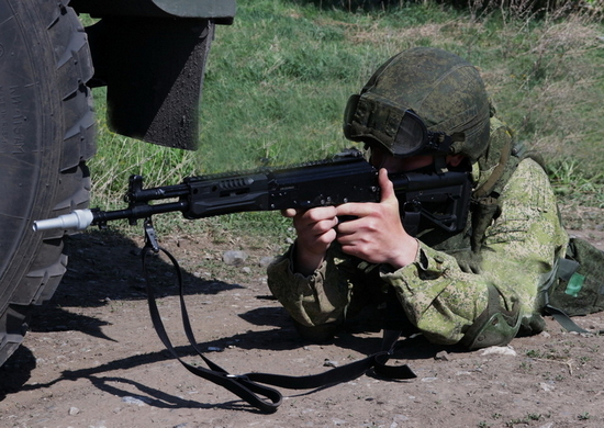 В Кемеровской области подразделение антитеррора мотострелкового соединения ЦВО учились отражать нападение на военный объект