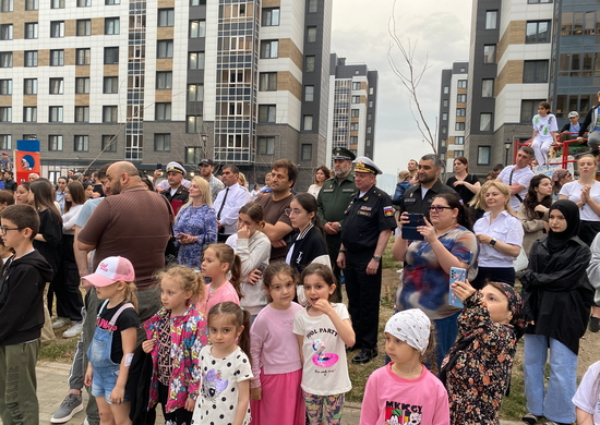В Махачкале командующий Каспийской флотилии контр-адмирал Александр Пешков открыл День соседей