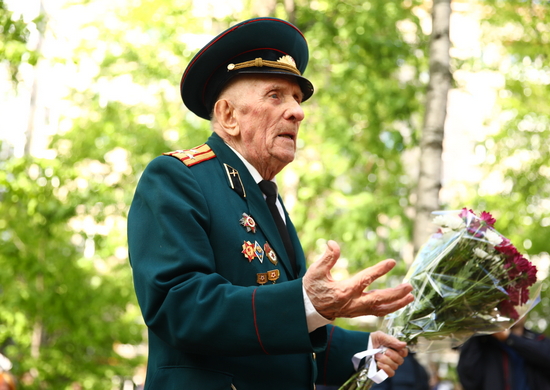В Москве стартовала Всероссийская акция Юнармии «Парад у дома ветерана»