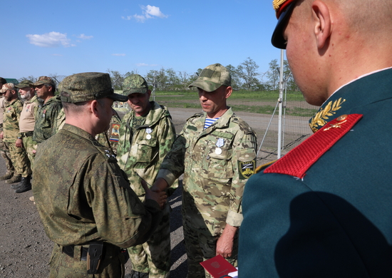 В Ростовской области состоялось награждение военнослужащих-добровольцев, представленных к государственным наградам