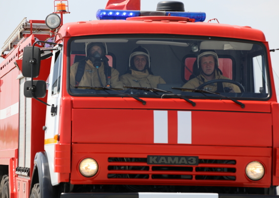 В Саратовской области прошло учение пожарных подразделений авиационного полка дальней авиации