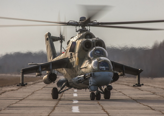 В Свердловской области молодые лётчики – выпускники 2022 года завершают первый этап освоения боевых Ми-24П