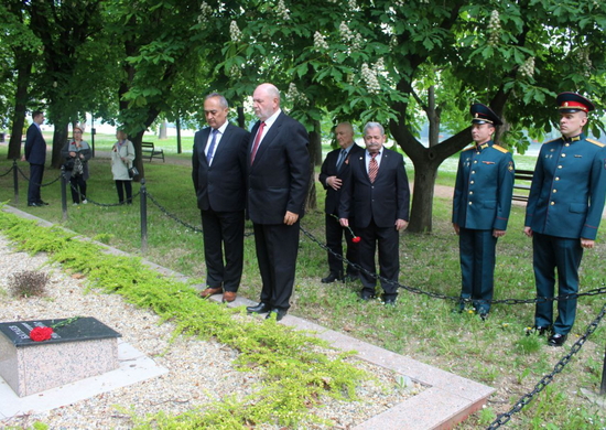 В Венгрии почтили память советских воинов