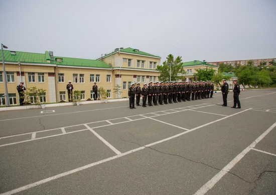 Во Владивостоке военные моряки посадили «Сад памяти»