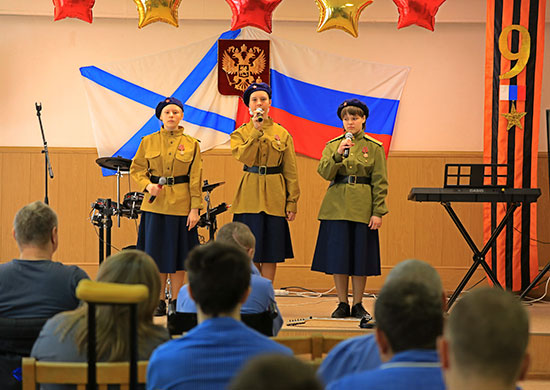 Военнослужащие армии ВВС и ПВО Северного флота дали концерт в госпитале в преддверии Дня Победы