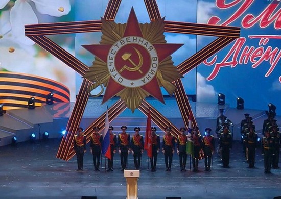 Военнослужащие ЦВО, юнармейцы Новосибирской области приняли участие в торжественном собрании в канун празднования Дня Победы в НОВАТе