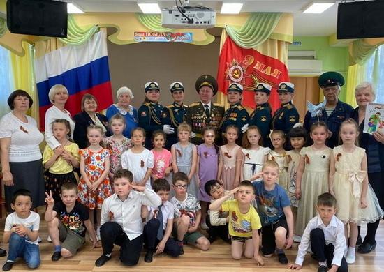 Военнослужащие ЦВО провели патриотическое мероприятие для дошкольников Екатеринбурга