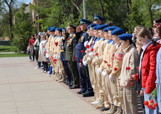 Военнослужащие дальней авиации почтили память павших в Великой Отечественной войне в мемориальном парке «Памяти героев-авиаторов»