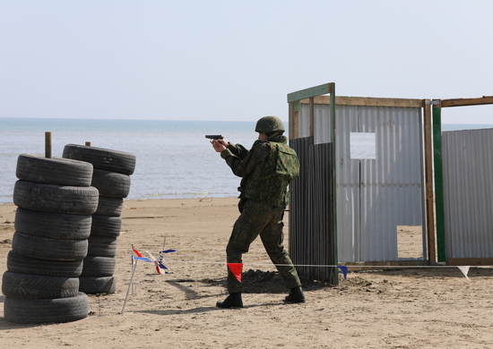 Военнослужащие КФл успешно выполнили нормативы по тактической стрельбе из ПМ