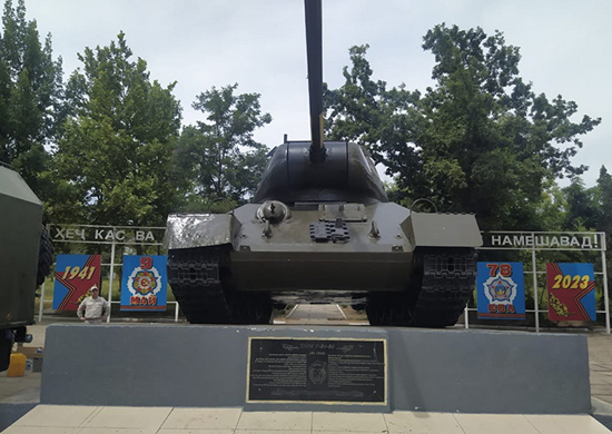 Военнослужащие российской военной базы в Таджикистане отреставрировали танк Т-34 ко Дню Победы