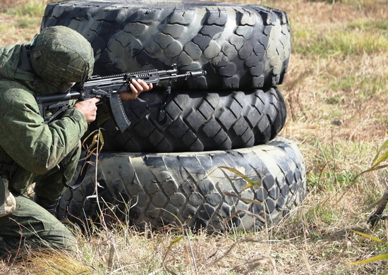 Военнослужащие ВВО выполнили боевые стрельбы из автоматов АК-12 на полигоне в Приморском крае