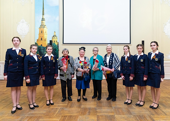 Воспитанницы Санкт-Петербургского Пансиона Минобороны России выступили с концертом для ветеранов Великой Отечественной войны