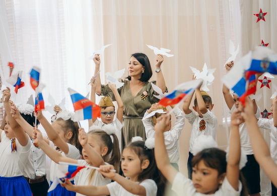 Воспитанники детского сада российской военной базы в Таджикистане поздравили ветеранов 201-й мотострелковой дивизии с наступающим Днем Победы