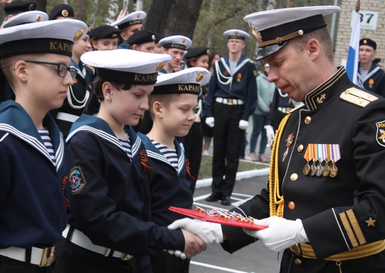 Воспитанники подшефного Главкому ВМФ детского морского центра «Каравелла» приняли участие в мероприятиях, посвящённых Дню Победы